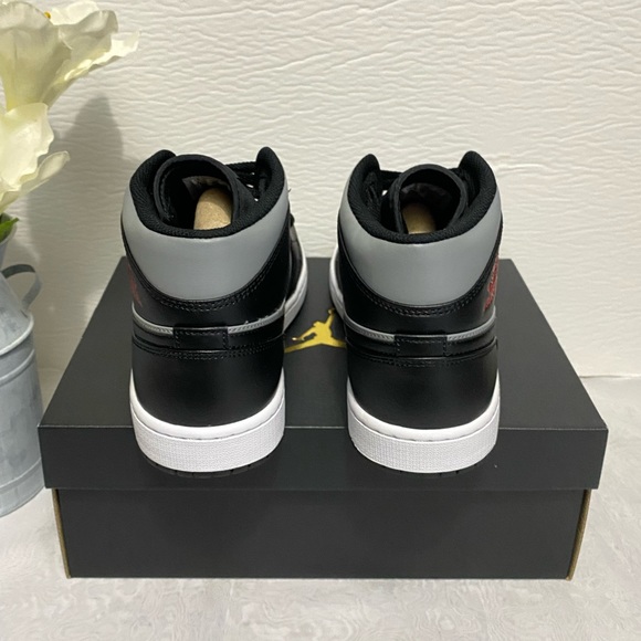 Nike Air Jordan 1 mid men’s - Picture 4 of 10